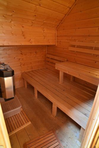 Sauna, Gite Le Douglas, Vignoble et Reculées du Jura - Avec Sauna (Gite Le Douglas, Vignoble et Reculees du Jura - Avec Sauna) in Lavigny