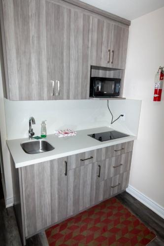 Borden Inn and Suites in Essa (ON)