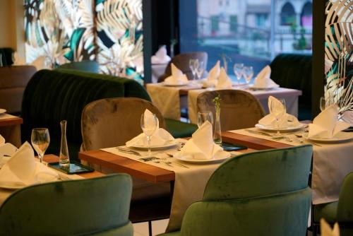 Restaurant, AD hotel Pont d'Hydra in Alger