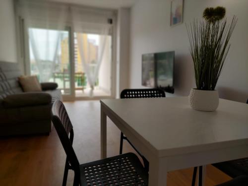 Apartamentos con terraza frente al mar by Color Flats