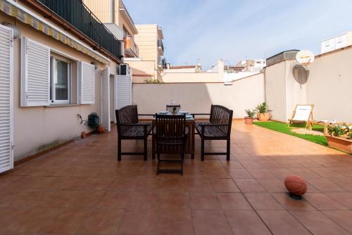 Apartamento con gran patio y excelente ubicación! - Apartment - Mataró