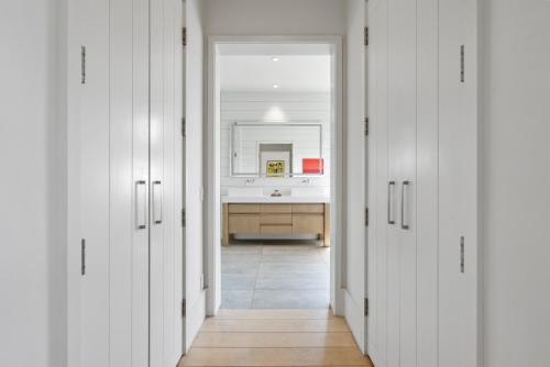 Modern Architectural Oasis in Menlo Park Modern Architectural Oasis in Menlo Park