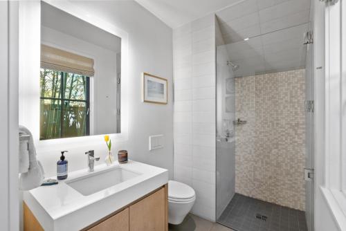 Modern Architectural Oasis in Menlo Park Modern Architectural Oasis in Menlo Park