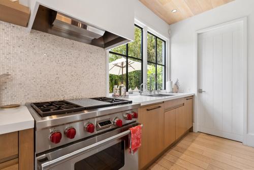 Modern Architectural Oasis in Menlo Park Modern Architectural Oasis in Menlo Park