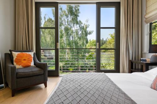 Modern Architectural Oasis in Menlo Park Modern Architectural Oasis in Menlo Park