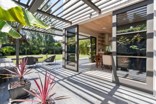 Modern Architectural Oasis in Menlo Park Modern Architectural Oasis in Menlo Park