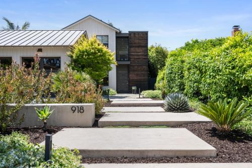 Modern Architectural Oasis in Menlo Park Modern Architectural Oasis in Menlo Park