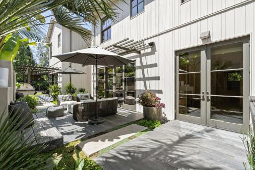 Modern Architectural Oasis in Menlo Park Modern Architectural Oasis in Menlo Park