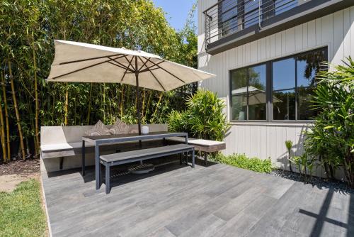 Modern Architectural Oasis in Menlo Park Modern Architectural Oasis in Menlo Park