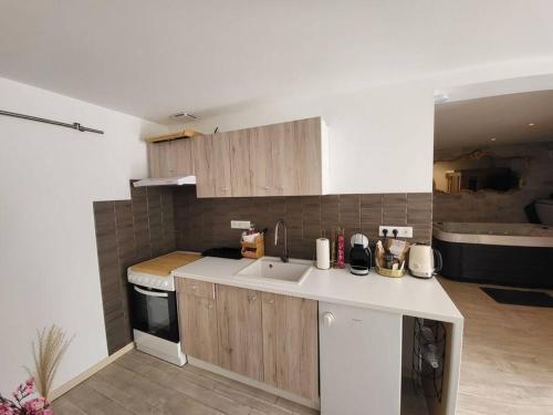 Une petite maison seulement pour 2 in Chenerailles