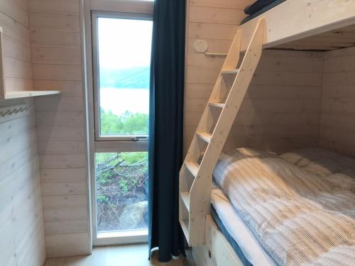 Senjavista, near nature, sea and mighty mountains in Hamn