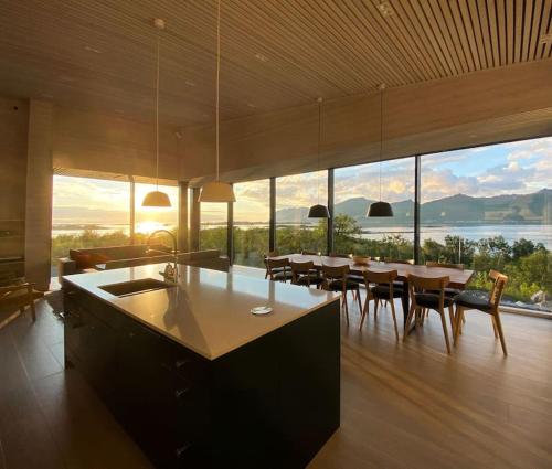 Konyha, Senjavista, near nature, sea and mighty mountains in Hamn