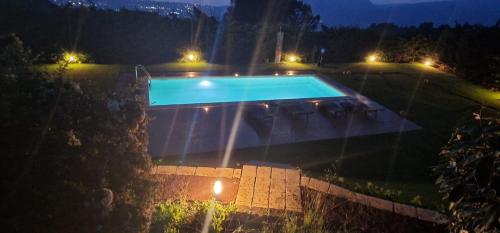 Sicilia tra cielo e mare con piscina