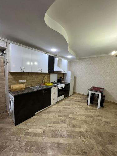 Apartment in Yerevan on Abovyan Street,CENTRE, Erevan (foto 3)