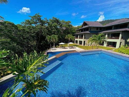 Swimming pool, Ocean Pearl Luxury Retreat in Dominical