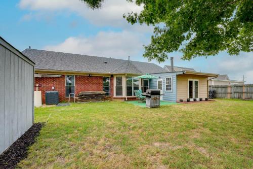 Horn Lake Home with Yard - 8 Mi to Graceland!