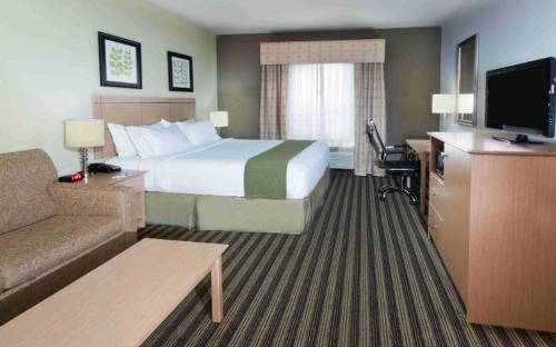 Holiday Inn Express Hotel & Suites Alvarado, an IHG Hotel