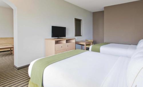 Holiday Inn Express Hotel & Suites Alvarado by IHG in Alvarado, USA