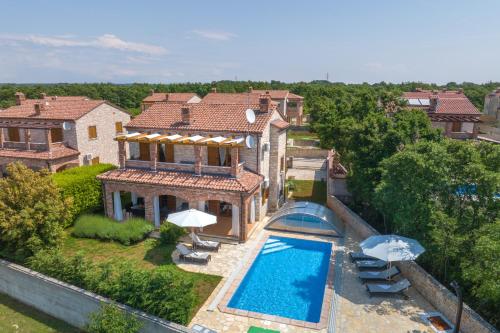 Viesnīcas āriene, Villa Wish with heated pool in Jursiči