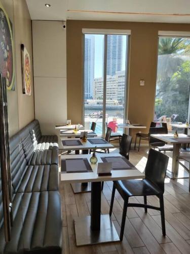 Hotel Bechwalk Resort Dpto 1 dormitorio y cocina in Hallandale Beach, USA