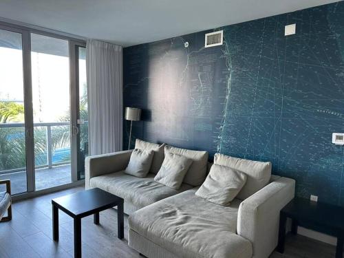 Hotel Bechwalk Resort Dpto 1 dormitorio y cocina in Hallandale Beach, USA