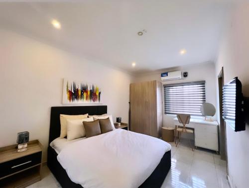 Light, modern apartment in Ikoyi