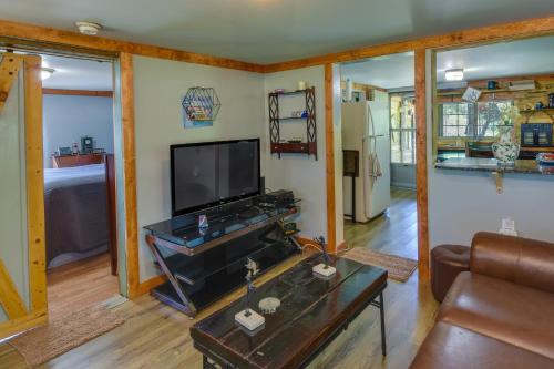 Cozy Cabin Near Lake Hartwell and Clemson University in Anderson, USA