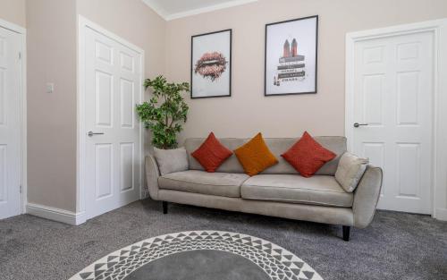 4 Bedrooms Homely House - Sleeps 6 Comfortably with 6 Double Beds,Glasgow, Free Street Parking, Business Travellers, Contractors, & Holiday-Goers, Near All Major Transport Links in Glasgow & City Centre, Glasgow (fotografie 9)