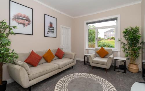 4 Bedrooms Homely House - Sleeps 6 Comfortably with 6 Double Beds,Glasgow, Free Street Parking, Business Travellers, Contractors, & Holiday-Goers, Near All Major Transport Links in Glasgow & City Centre, Glasgow (fotografie 2)