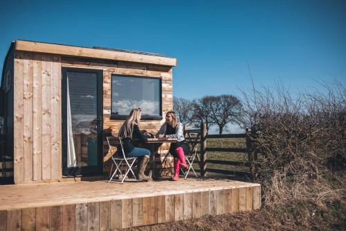 B&B Sedgefield - 'Pipistrelle' Remote Off-Grid Micro Cabin (No Kitchen) - Bed and Breakfast Sedgefield