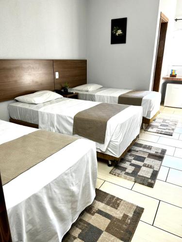 3 twin beds