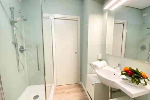 חדר אמבטיה, Thea Apartments - Centro Storico in מונזה