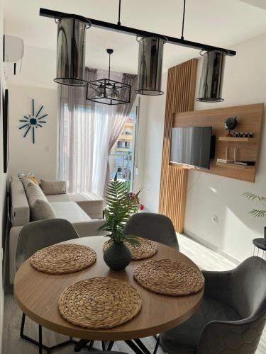One-Bedroom Apartment image 7
