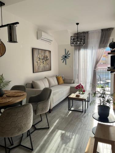One-Bedroom Apartment image 5