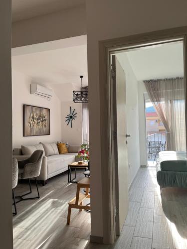 One-Bedroom Apartment image 3
