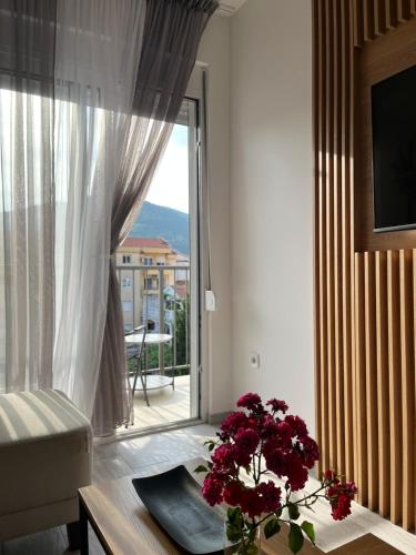 One-Bedroom Apartment image 1
