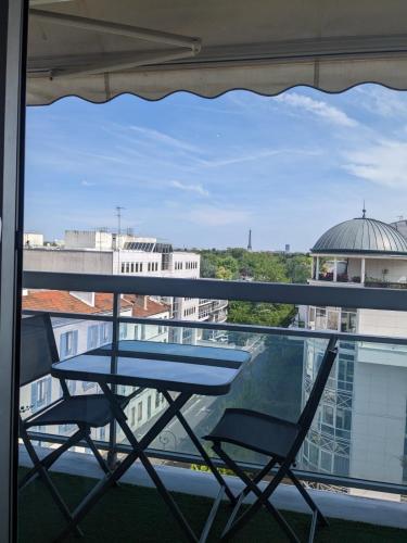 Superbe STUDIO (28m2) avec terrasse / vue TOUR EIFFEL / PUTEAUX