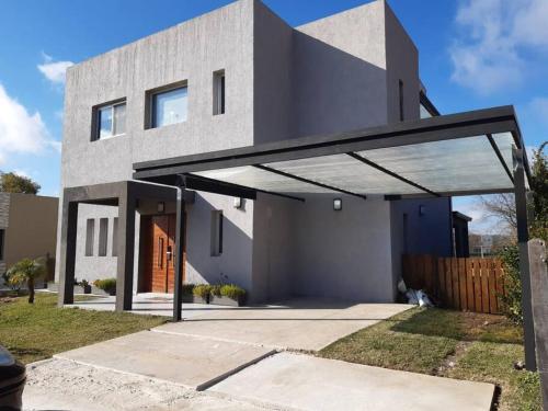 Casa a estrenar con piscina Country s/panamericana