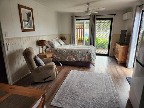 Spencer Lane Cottage & Granny Flat in Broadwater