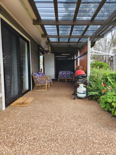 Spencer Lane Cottage & Granny Flat in Broadwater