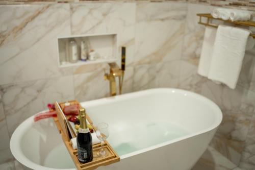 חדר אמבטיה, Escappé Suites (Escappe Suites) in Marisule