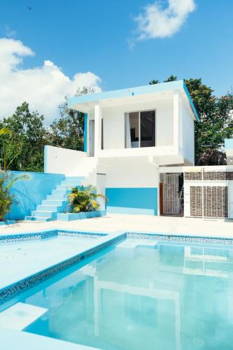 Vue extérieure, Parador El Ermitaño (Parador El Ermitano) in Samana