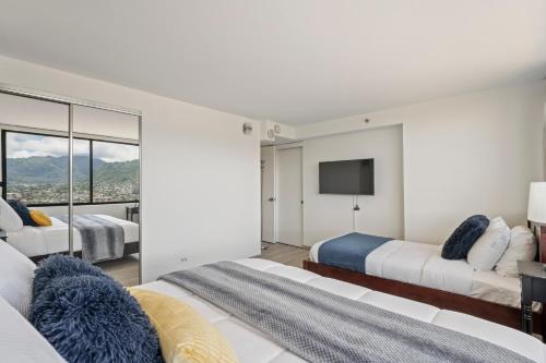 Hawaiian Monarch Penthouse 104 by Hawaii Ocean Club - image 13