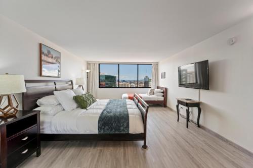 Hawaiian Monarch Penthouse 104 by Hawaii Ocean Club - image 6