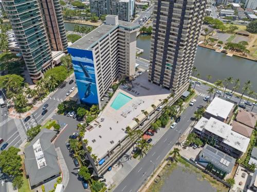 Hawaiian Monarch Penthouse 104 by Hawaii Ocean Club - image 2