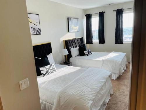 KING Suite + 2 Queen Bed - Heart of Downtown in Columbus, USA