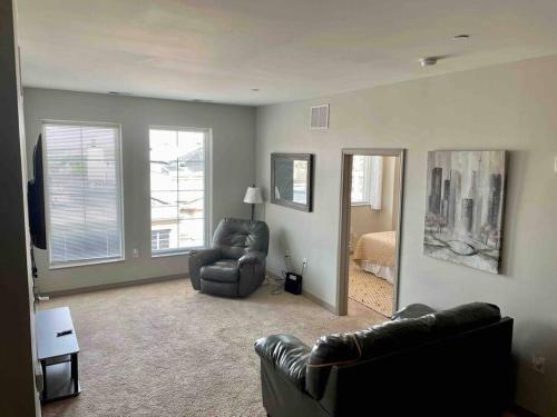 KING Suite + 2 Queen Bed - Heart of Downtown in Columbus, USA