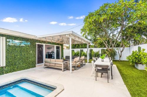 Delray Beach 4 Bedroom Stylish Pool Home