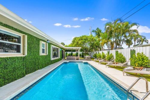 Delray Beach 4 Bedroom Stylish Pool Home