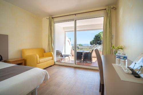 Junior Suite with Sea View image 4